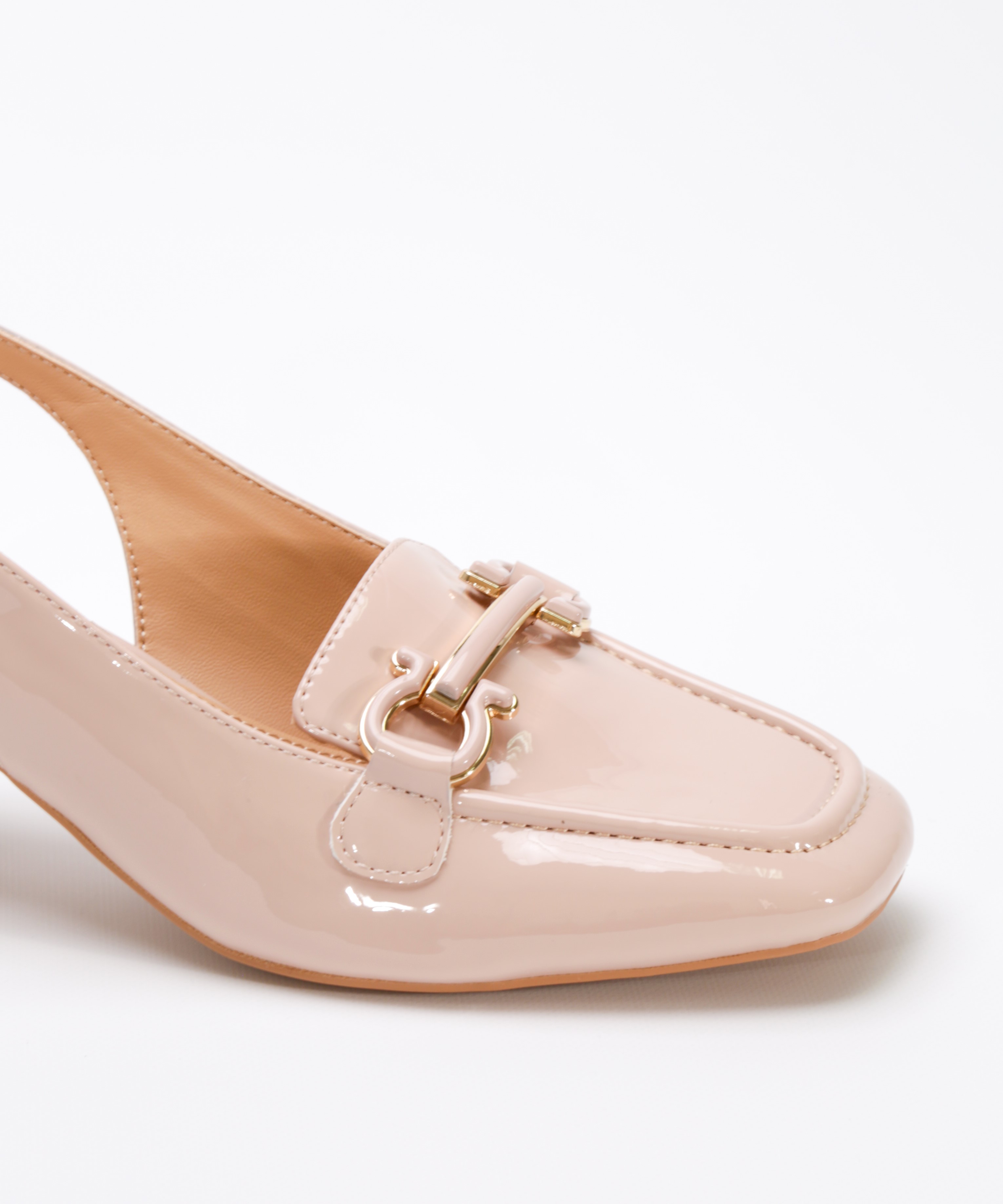 Zapatos tac&oacute;n adorno met&aacute;lico image number null